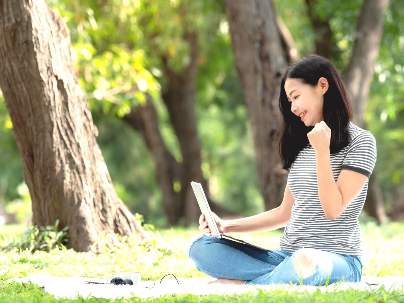 Educational workshop materials showing budget analysis techniques and tracking methods